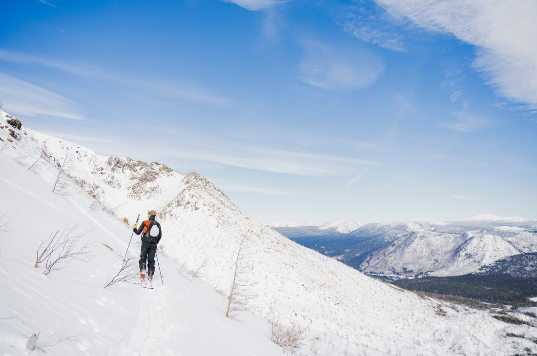 Comment rester en sécurité en arrière-pays : 5 conseils d’une éducatrice en avalanche